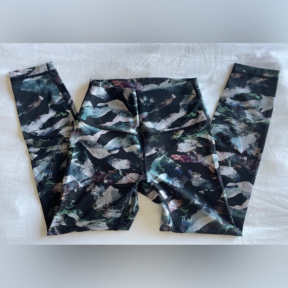 LULULEMON | Wunder Under High-Rise Tight 25' *Full-On Luxtreme, Size 6 - Picture 3 of 9